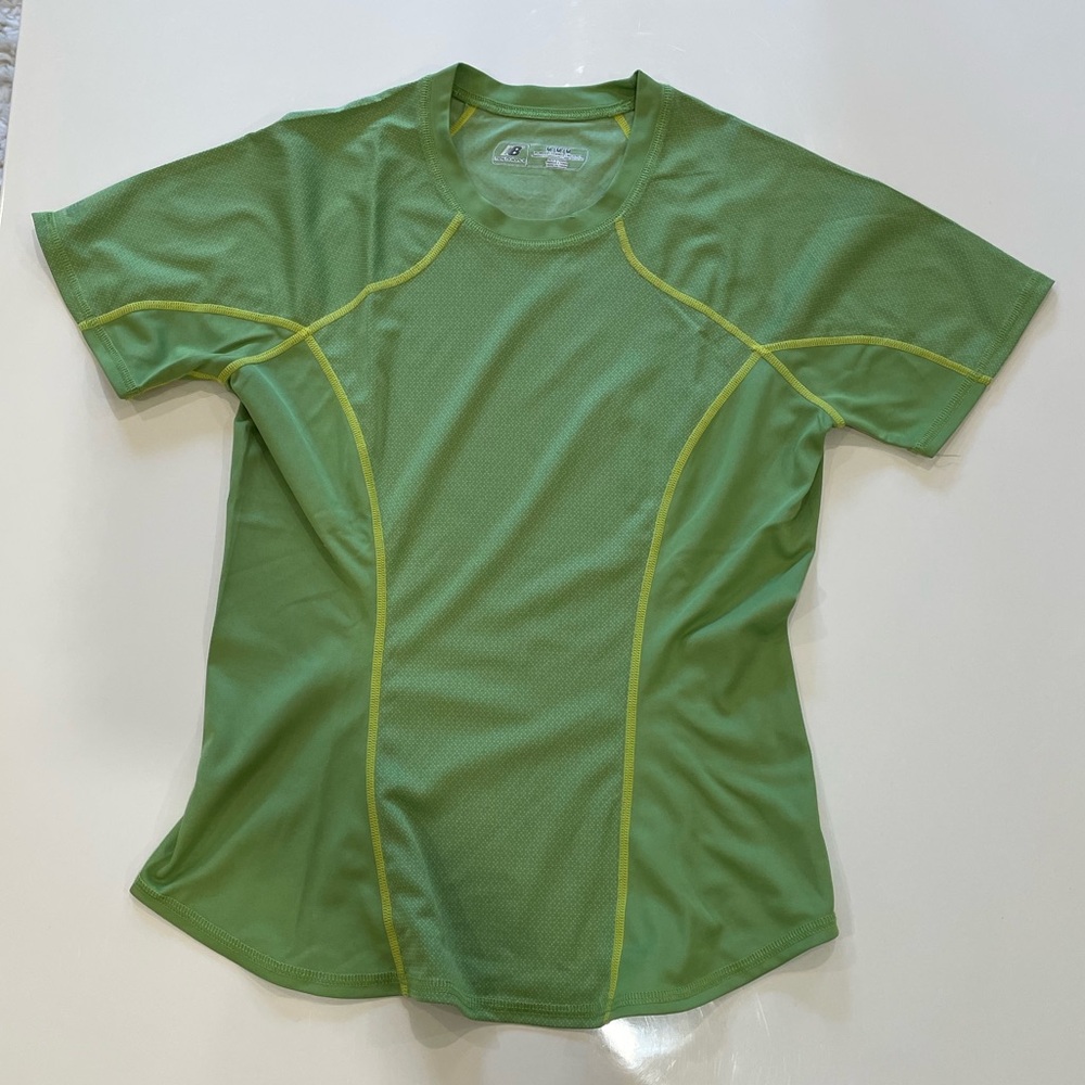 NEW BALANCE Ladies Workout Shirt ~ size Medium
